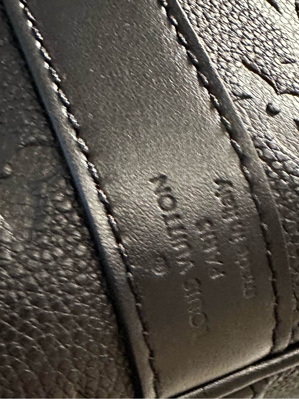 Louis Vuitton Keepall Bandoulière 45 Monogram Empreinte Giant Black - Picture 8 of 8